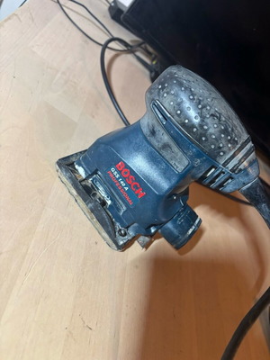 Bosch GSS 140-1 A Professional orbital sander used