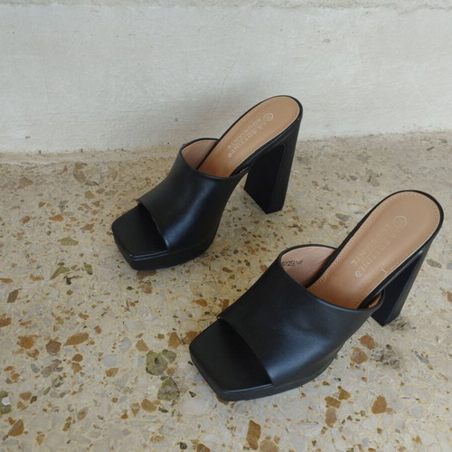 Bozikis mules size 38, like new, black