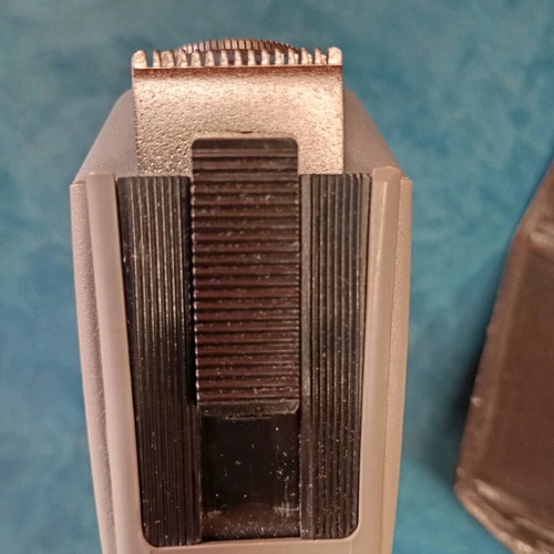 Russian electric shaver Kharkiv-51 used, vintage model