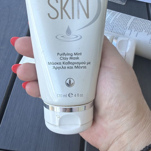 Herbalife skincare set like new with citrus gel, berry scrub, and clay mask