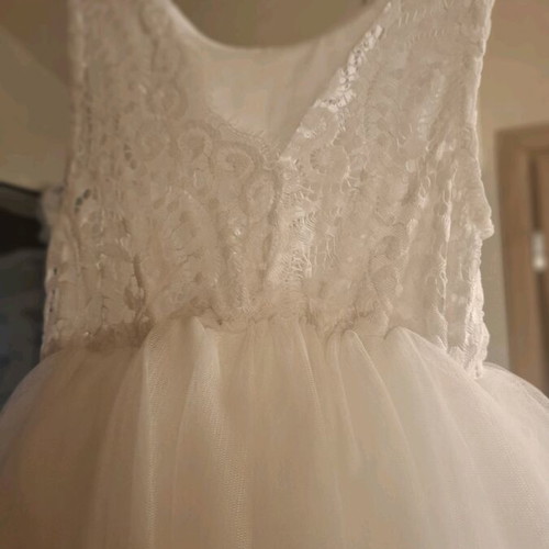 White lace flower girl dress like new for 4-year-olds