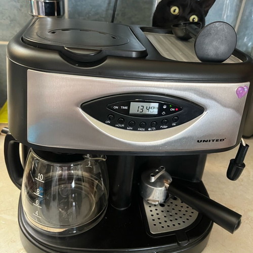 United coffee maker like new with milk frother