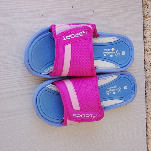 Giardino D'Oro flip flops for girls size 30 like new blue and pink