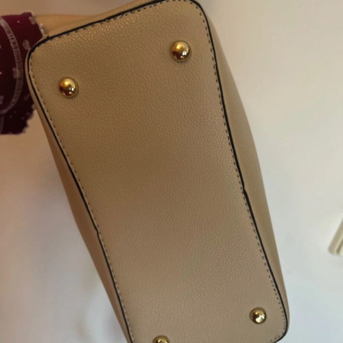 Handbag beige with zipper and detachable strap like new
