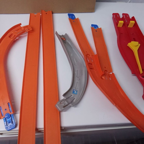 Hot Wheels Ultimate Garage 2015 track pieces and shark