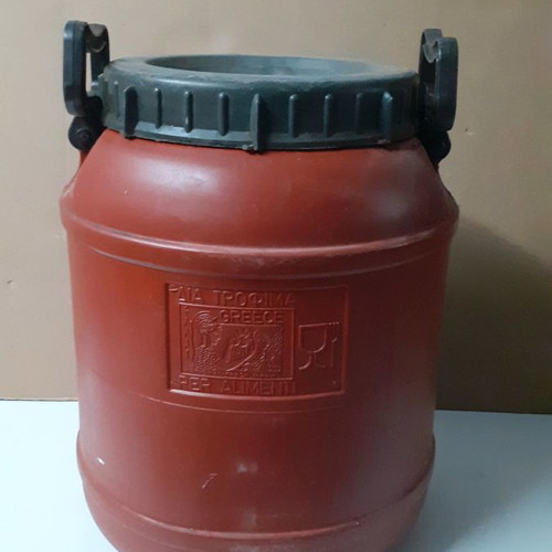 Plastic container used in excellent condition