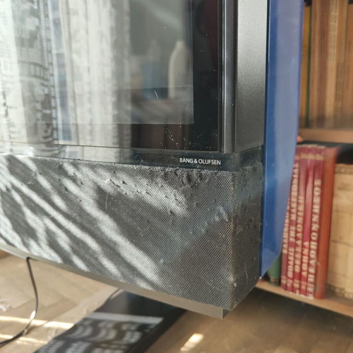 Bang & Olufsen television used 28 inches, 1980s model