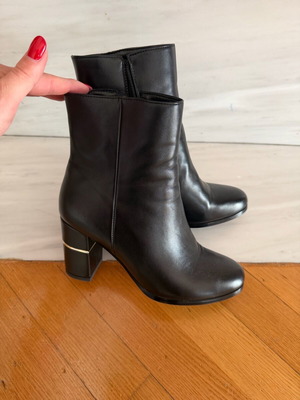 Tsakiris Mallas leather black boots like new, size 38