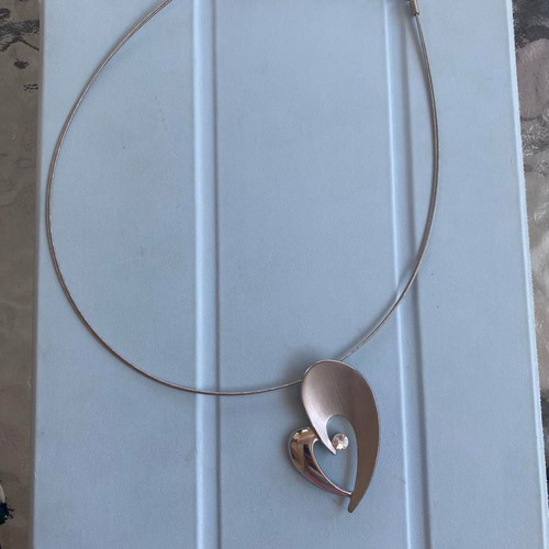 Heart necklace new in excellent condition