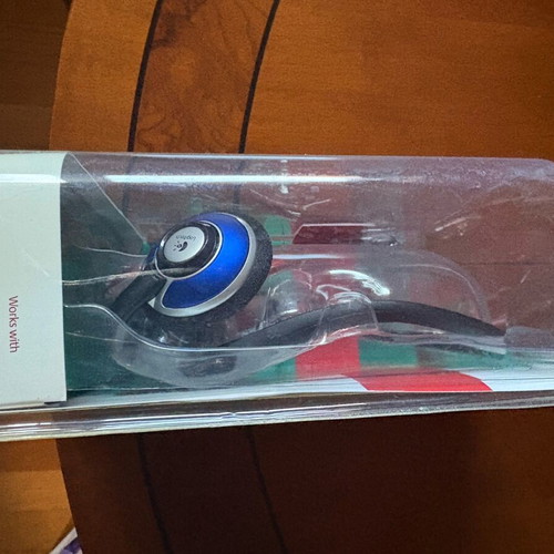 Logitech microphone-headset set new with behind-the-head support