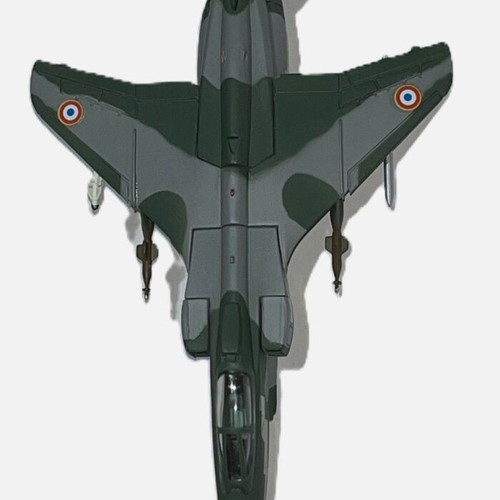Jaguar αεροσκάφος μαχητικό με πλήρες σετ οπλισμού, καινούργιο κιτ Italeri 1:100