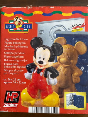 Disney Mickey cake mold like new for kids
