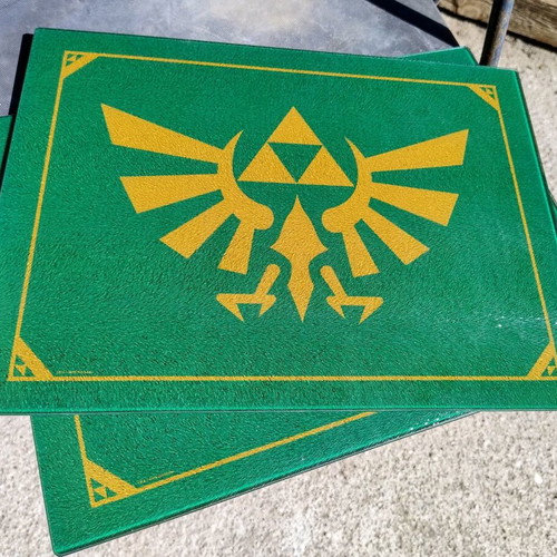 Zelda set with 2 glass stands and 2 mugs, like new