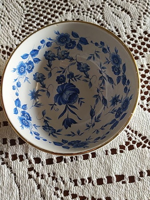 Decorative porcelain bowl like new, white with blue flowers 7x11