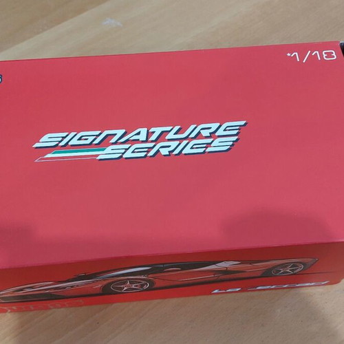 La Ferrari 1:18 Bburago Signature Series diecast model