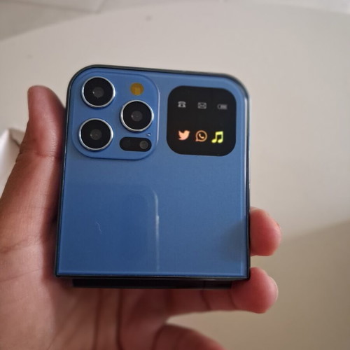 Mini Foldable i15 Pro Phone dual SIM, Bluetooth, USB-C like new