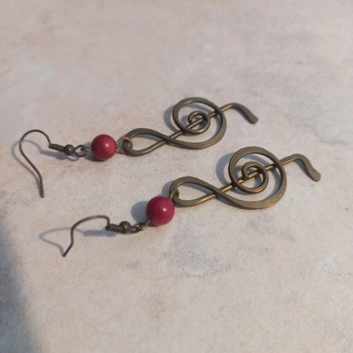 Treble clef earrings with burgundy stone new, handmade