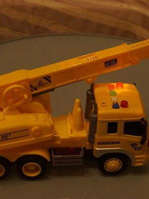 Crane with sound and light used
