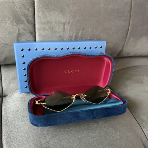 Gucci sunglasses new, black, 100% UV protection