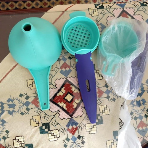 Σουρωτήρια και χωνί Tupperware καινούργια