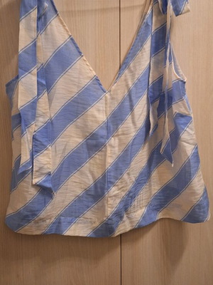 H&M top with shoulder ties and V neckline, size 46, like new, white and blue