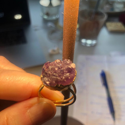 Ring with natural amethyst adjustable size, purple and gold