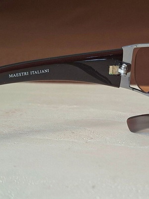 Maestri Italiani sunglasses with thin lenses, black and brown