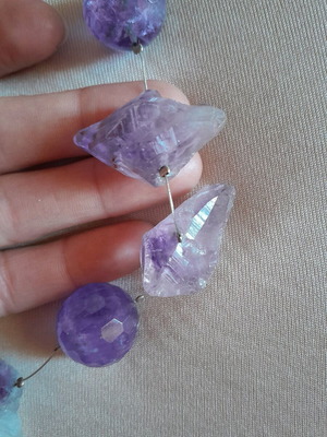 Necklace with real stones like new, purple