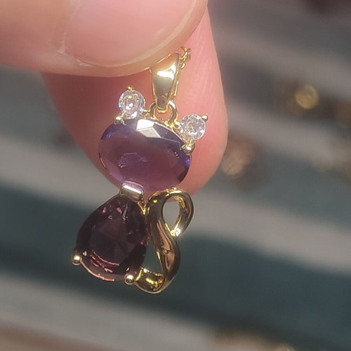 Women's necklace with purple stones