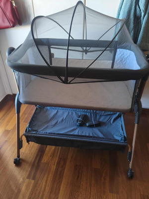 Bebe Stars Crib with Mattress, Side Opening and Wheels, Like New, Grey