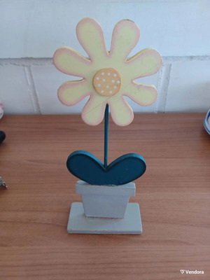 Decorative wooden flower like new