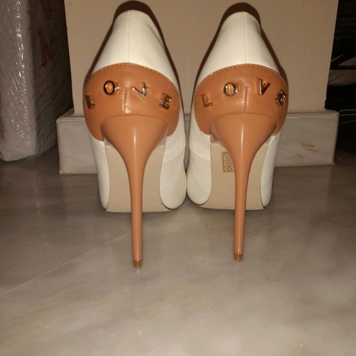 White summer pumps like new, size 37