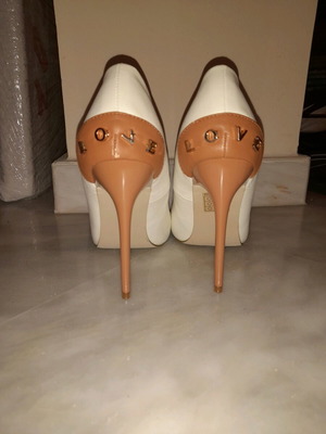 White summer pumps like new, size 37