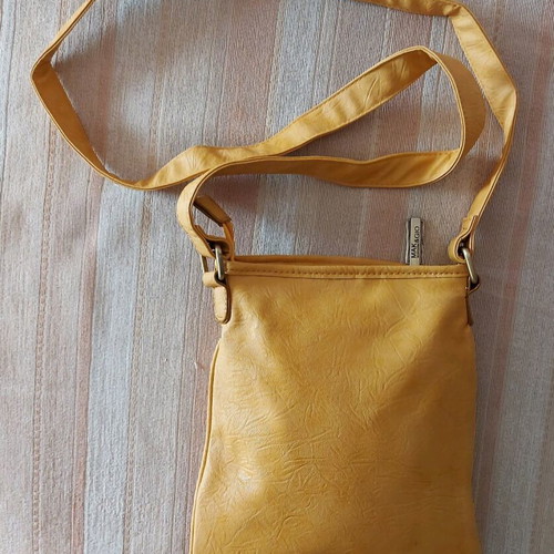 Makgio crossbody bag like new, mustard color