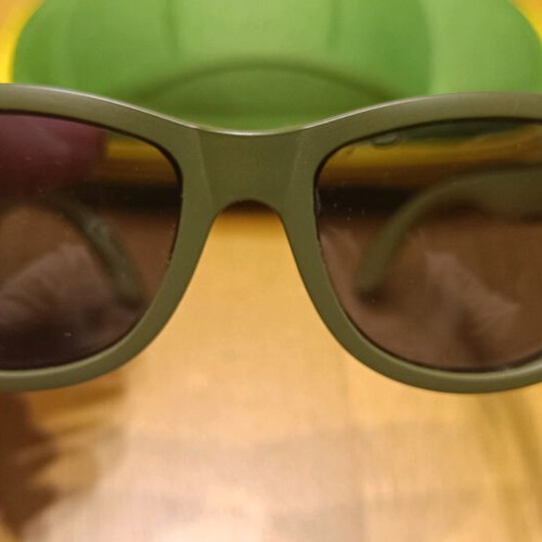 Marasil kids sunglasses like new, green with case