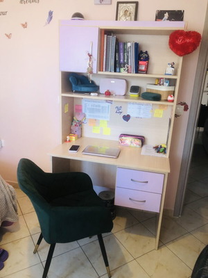 Γραφείο καινούργιο σε υπέροχο χρώμα με πολλούς χώρους ύψος 1,70 και φάρδος 1,00