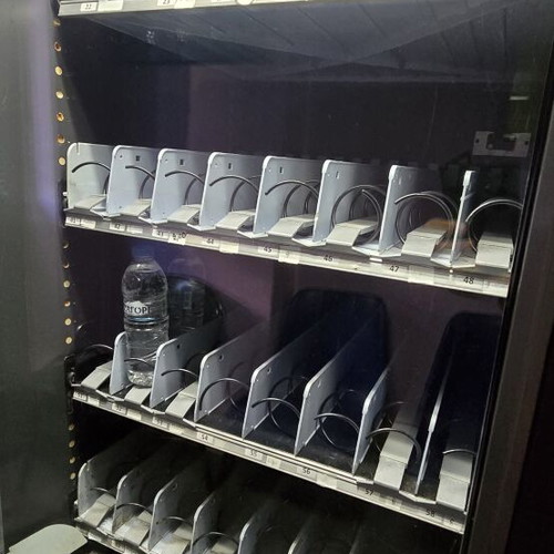 Vending machine 33-slot refrigerator used for drinks and snacks