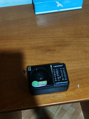 LT-606B Radio like new without antenna