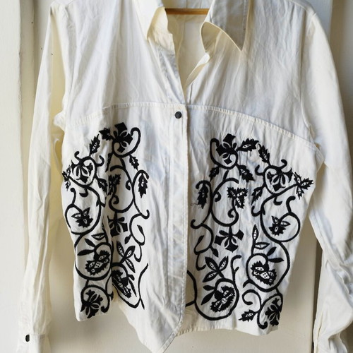 RANIA white shirt with designs like new, size M