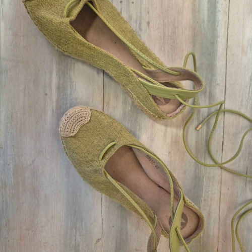 Espadrilles green size 40 like new with ankle ties