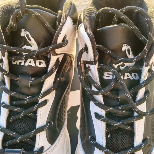 Shaq basketball sneakers like new, size 40, black and white