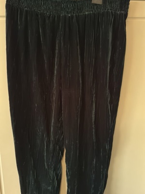 Velvet pants size 16 like new, dark green