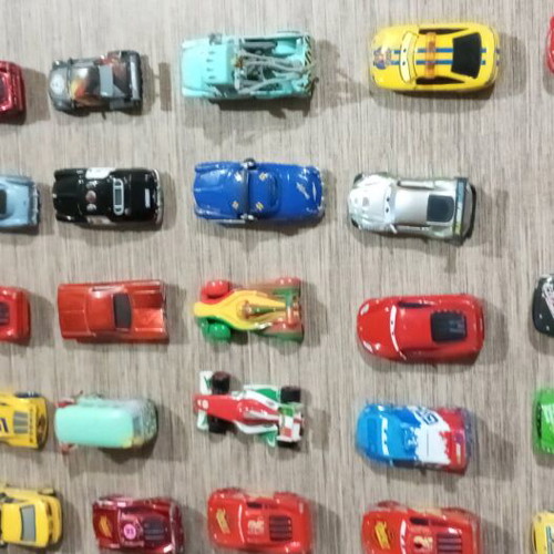 Mac Queen toy car figures used, pack of 30, metal