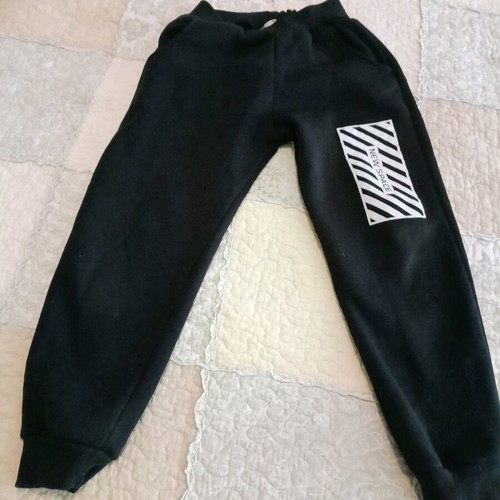 Hashtag sweatpants for 6 years old black like new