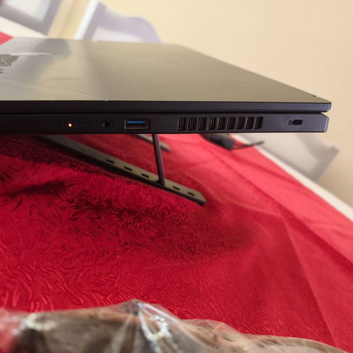 Acer Nitro V15 Gaming Laptop like new, Intel Core i9, 32GB RAM, 1TB SSD