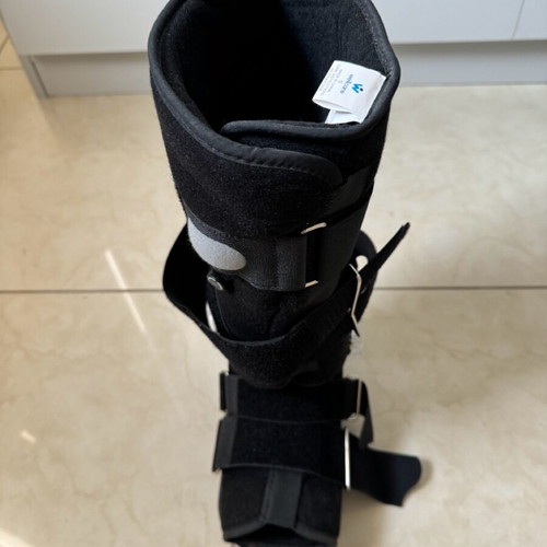 Medical orthopedic boot like new, size small and medium