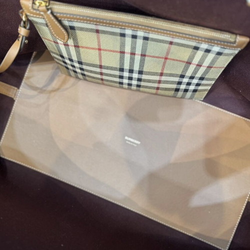 Burberry bag with classic pattern like new
