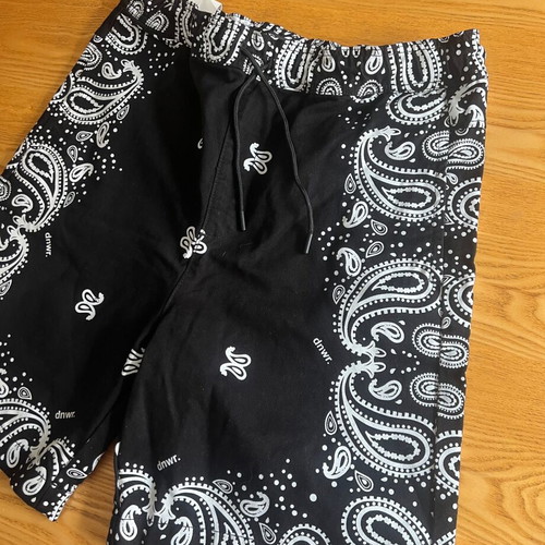 Zara shorts black with white paisley L new