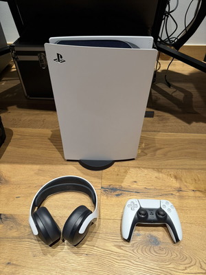 PlayStation 5 Digital με Sony Pulse 3D και 3 DualSense χειριστήρια σαν καινούργιο