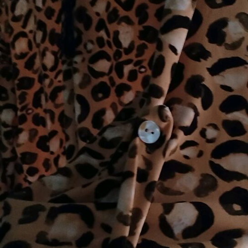 Leopard blouse used, size L, with zipper and adjustable sleeves